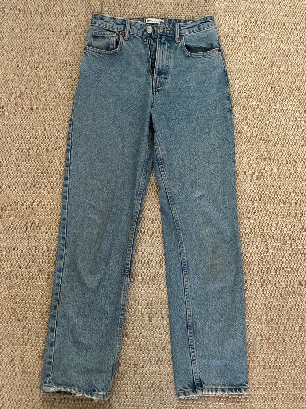 👖Zara High Waisted Straight Leg Jeans Size 2 Medium Wash Trendy Classic